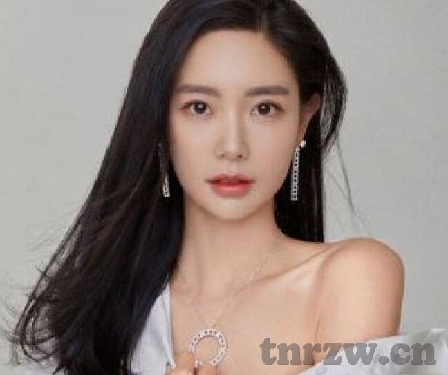 熟女蜜臀av麻豆一区二区-彩绘熟女之美，探索一区二区的时尚密语